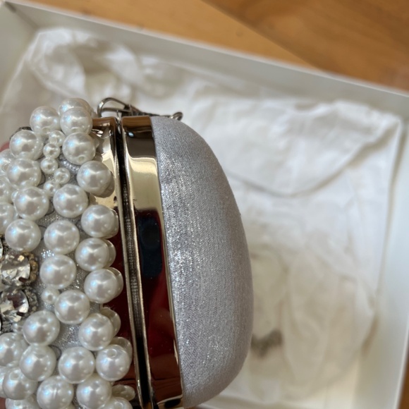Pearl and crystal Bridal/ Special Occasion Clutch - Picture 7 of 11
